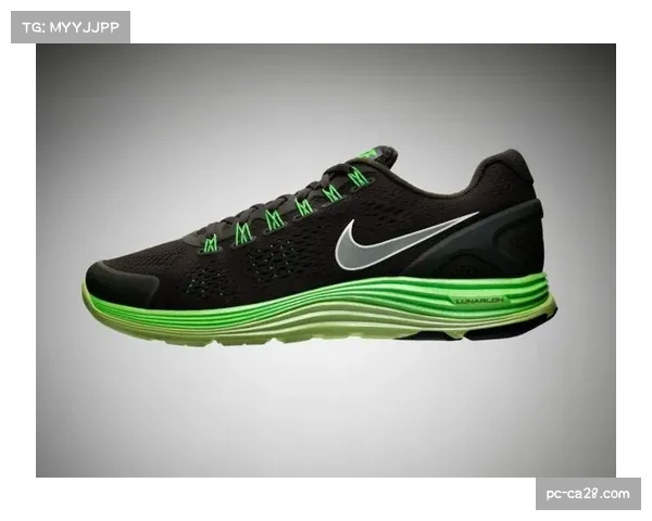 运动品牌推出新款战靴，宣称其鞋面科技能提升球员传中球的稳定性